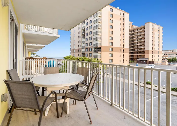 Spacious 3-bedroom, 3-bathroom In Ocean With And Bay Views *