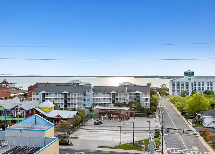 Spacious 3-bedroom, 3-bathroom In Ocean With And Bay Views